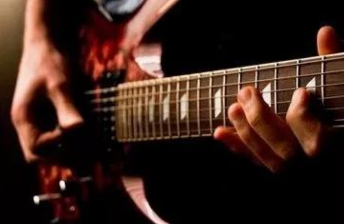 吉他揉弦的正确方法 横向揉弦和纵向揉弦技巧