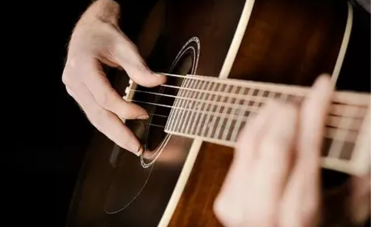 吉他轮指怎样练才正确？轮指的简单练习方法